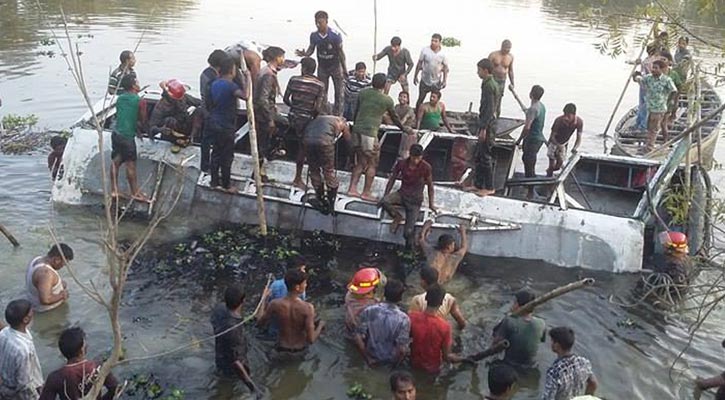 3 picnickers killed as bus plunges into water body