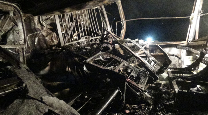 Bus-covered van collision kills 13 in  Faridpur 