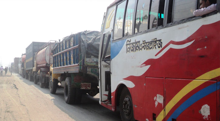 Heavy traffic jam on Dhaka-Tangail highway