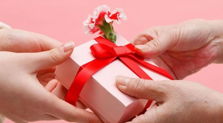 ভালোবাসা দিবসে প্রেয়সীর উপহার 