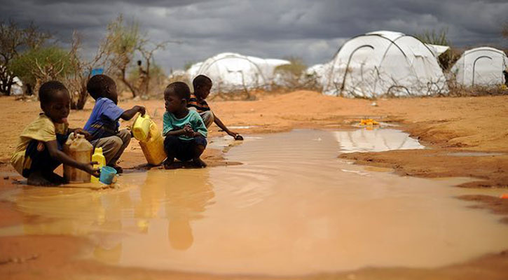 Court blocks closing of world's biggest refugee camp