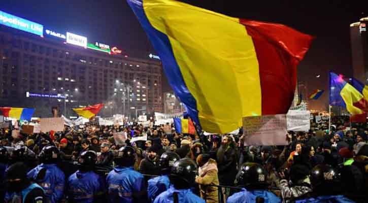 Romania protests grow over corruption decree