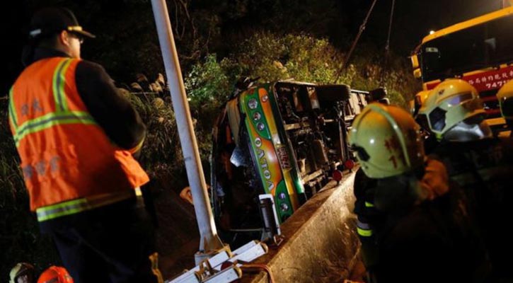 Taiwan tour bus accident kills 32