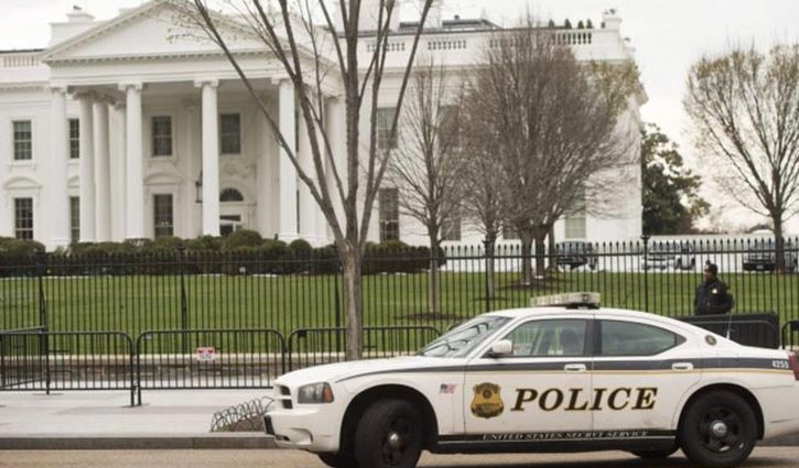 Driver held after White House 'bomb scare'