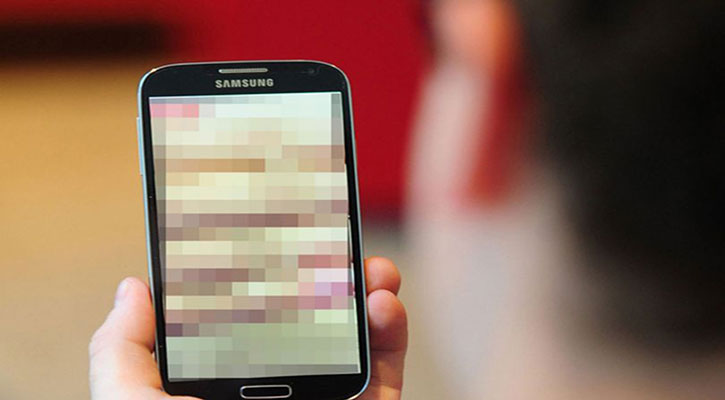 হ্যাকারদের পর্নো অ্যাপস