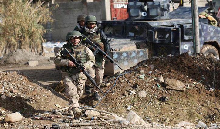 Iraqi forces take Mosul's main govt complex