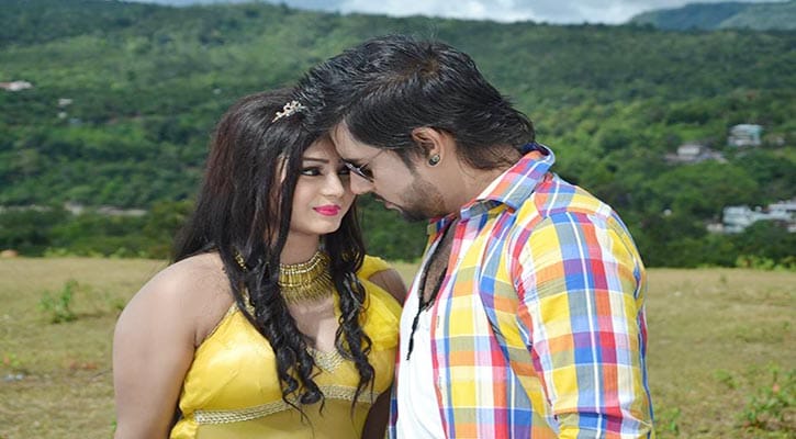 কাঁচির নিচে ‘মধু হই হই বিষ খাওয়াইলা’