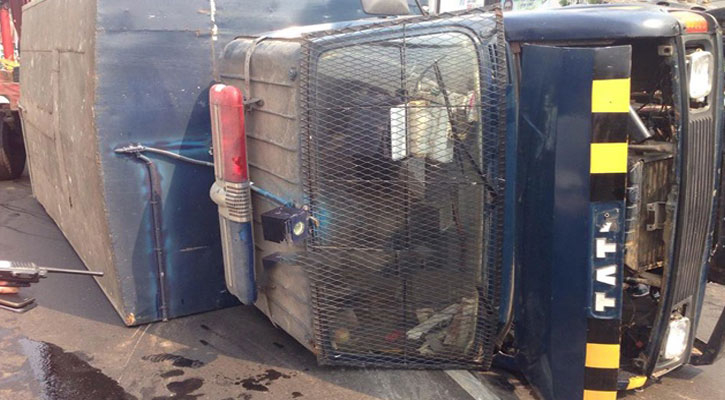 Prison van turns turtle on flyover