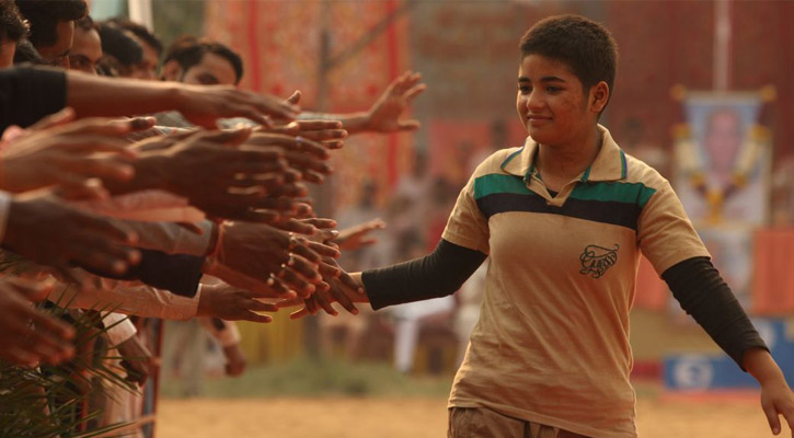 'Dangal' actress Zaira Wasim apologises