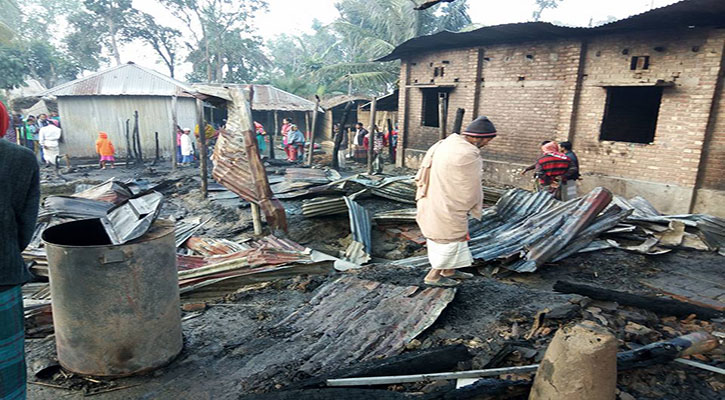 11 houses gutted in Natore fire