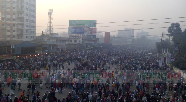 Akheri Munajat begins