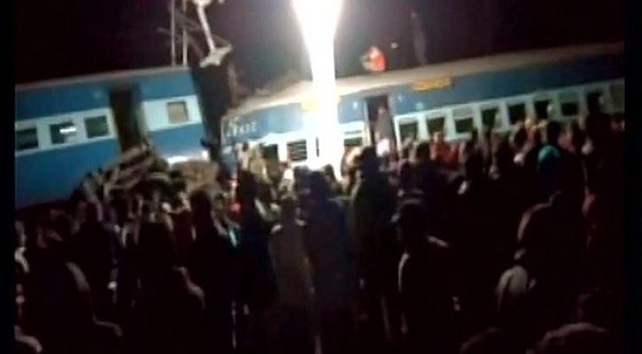 India train crash: Death toll rises to 32