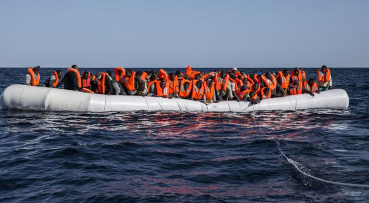 100 missing after boat sinks off Libyan coast