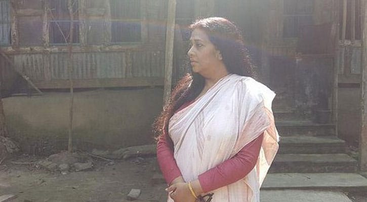 বাবার জন্মভিটায় সুবর্ণা মুস্তাফা