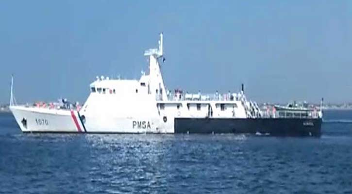 China hands over 2 ships to Pakistan Navy