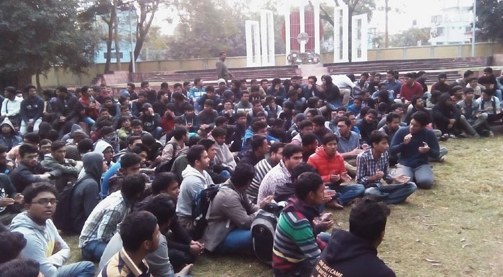 RUET students go on strike against credit system