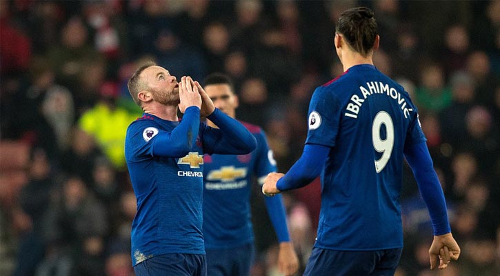 Rooney breaks Manchester United goal record