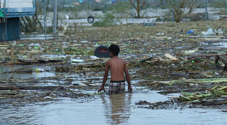 Thai floods kill 21, hit rubber production