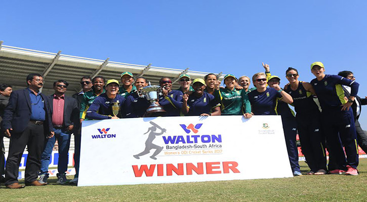 Bangladesh Women lose series by 4-1
