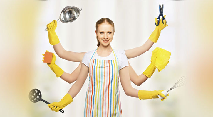 গৃহিণী সারাদিন কী করে?