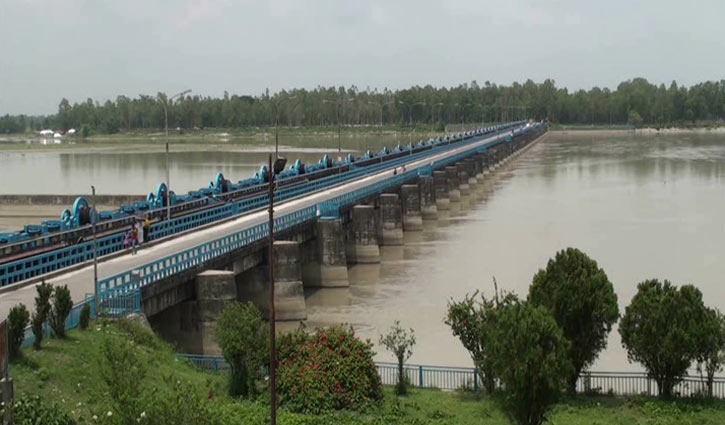 Teesta flows 32 centimetres above danger level