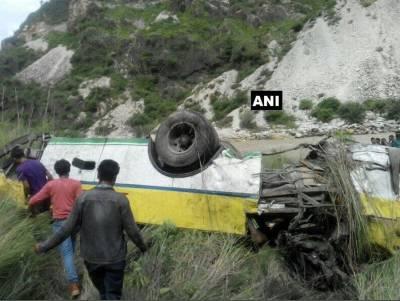 30 feared dead as bus plunges into 300 metre gorge in India