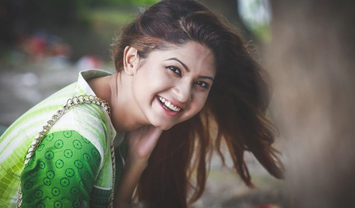 স্বপ্নচারিণী স্পর্শিয়া