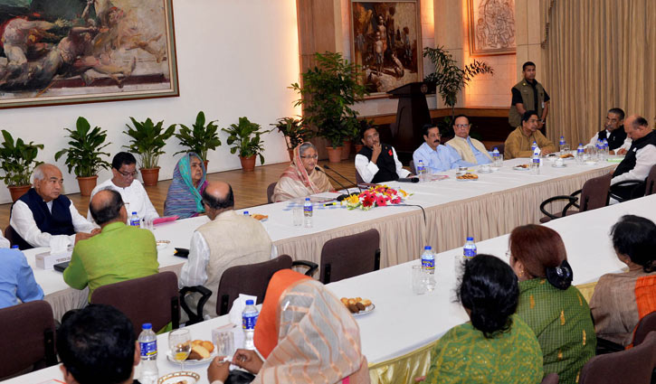 Visit door-to-door for vote, PM to AL men