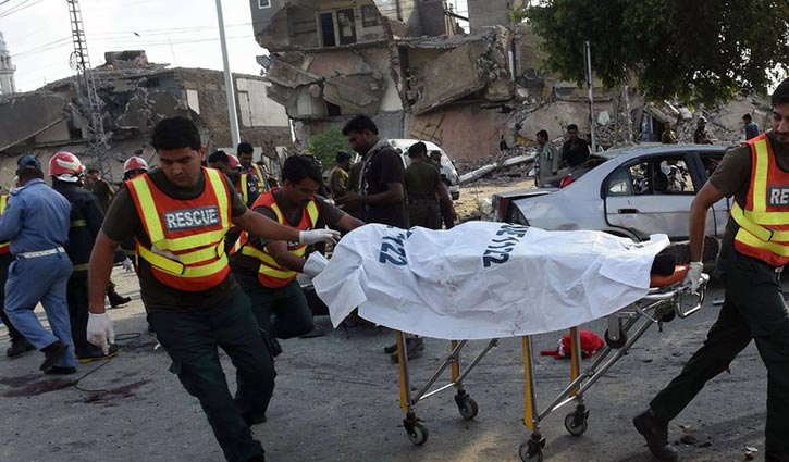 25 killed in Pakistan suicide blast