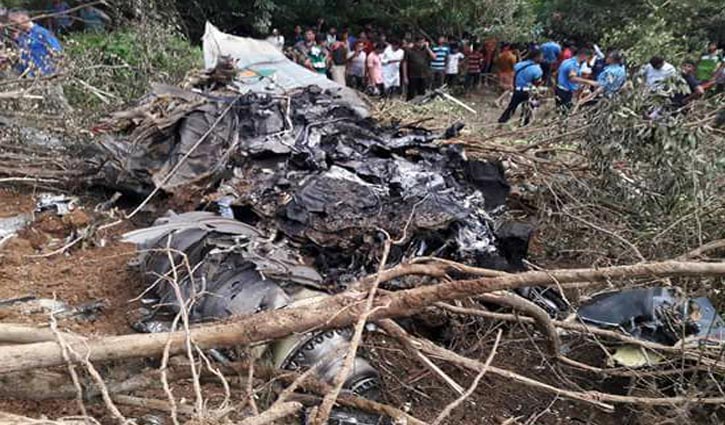 Air force’s training aircraft crashes in Ctg