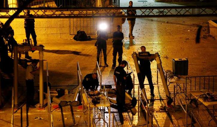 Israel removes metal detectors from al-Aqsa