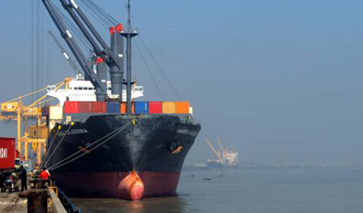 First consignment of rice reaches Ctg port