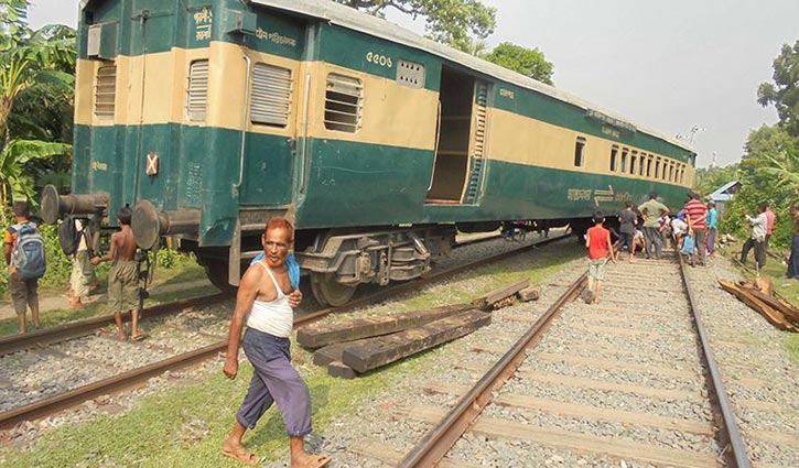 Dhaka’s rail link with Rajshahi, Khulna snapped
