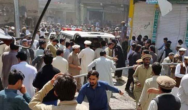 Blast rocks city in northwest Pakistan