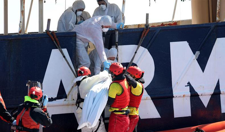More than 250 migrants feared drowned in Mediterranean