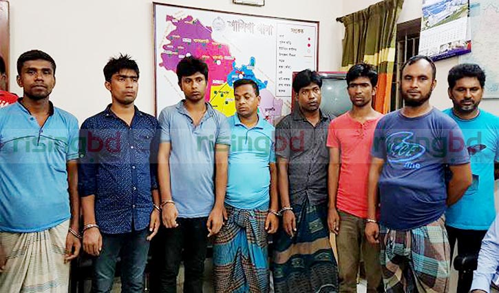 7 hawkers detained as militant suspects