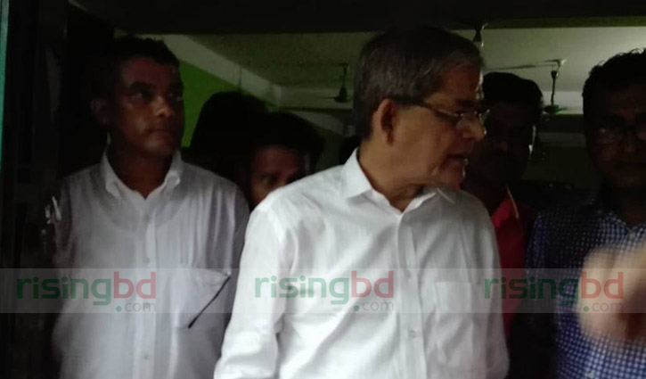 Mirza Fakhrul’s motorcade comes under attack in Ctg