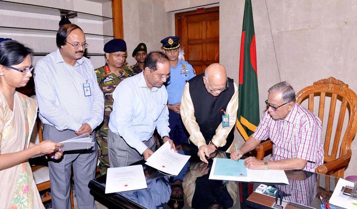 President authenticates proposed budget