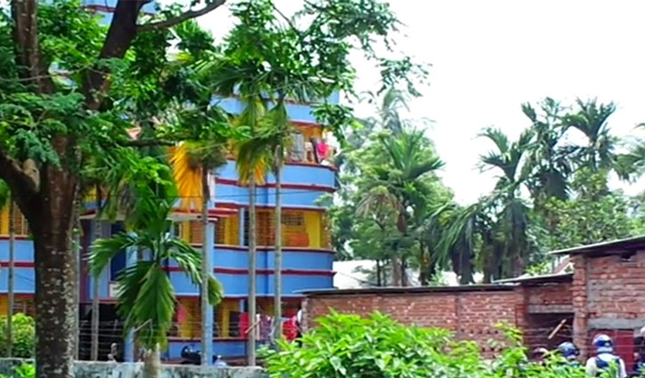 Police cordon off house in Natore