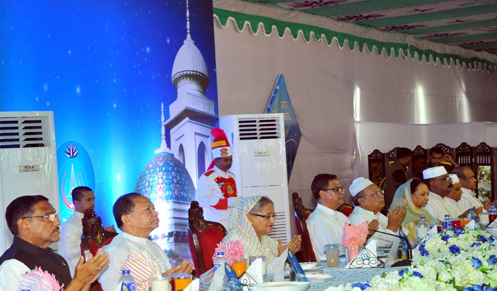 PM hosts iftar for judges, diplomats