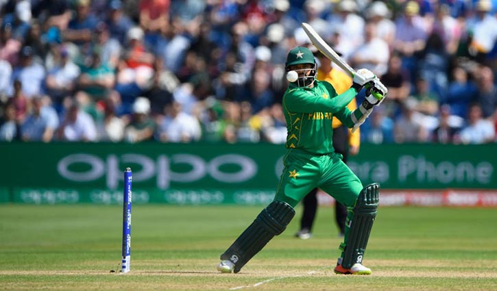 Pakistan stun England to reach final
