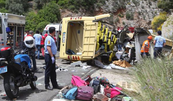 Turkey bus accident kills 20