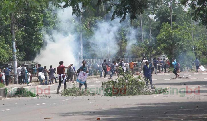 10 injured in diploma medical students-police clash at Shahbagh