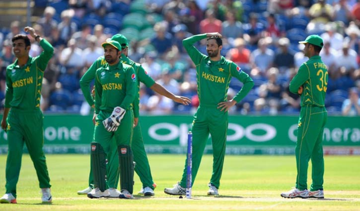 England batting after Pakistan win toss