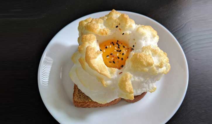 যেভাবে বানাবেন মেঘের মতো ডিম পোচ (ভিডিও)