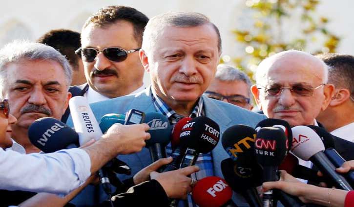 Turkey president Erdogan backs Qatar