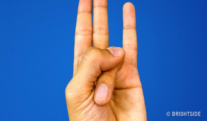 হাতের আঙুল এই পজিশনে রাখার সুবিধা