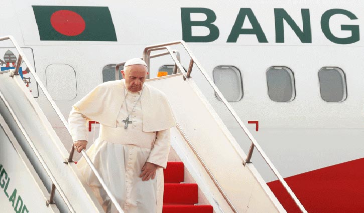 Pope Francis arrives in Dhaka