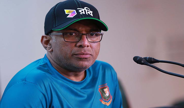 Hathurusingha submits resign letter