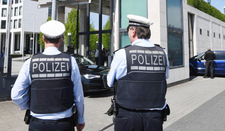 4 injured in Munich knife attack